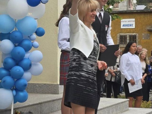 Да е успешна, вълнуваща и вдъхновена новата учебна година!