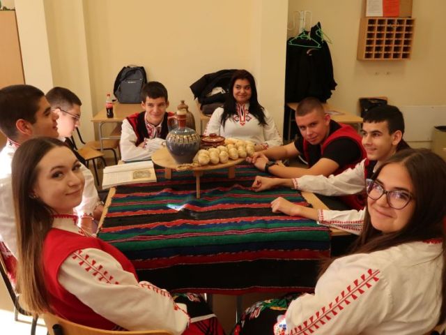 ПГХТ „Акад. Неделчо Неделчев“ - град Сливен се включва в инициативата ДЕН НА ЧЕТЕНЕТО на 15 ноември 2024 г.