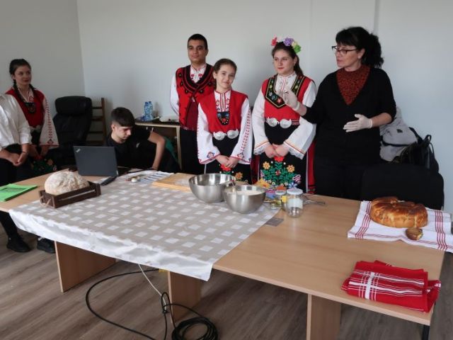 ПЪТЯТ НА ХЛЯБА - ЕДНО ПЪТЕШЕСТВИЕ С IХБ КЛАС В ХЛЕБОЗАВОД „ДЕМЕА “