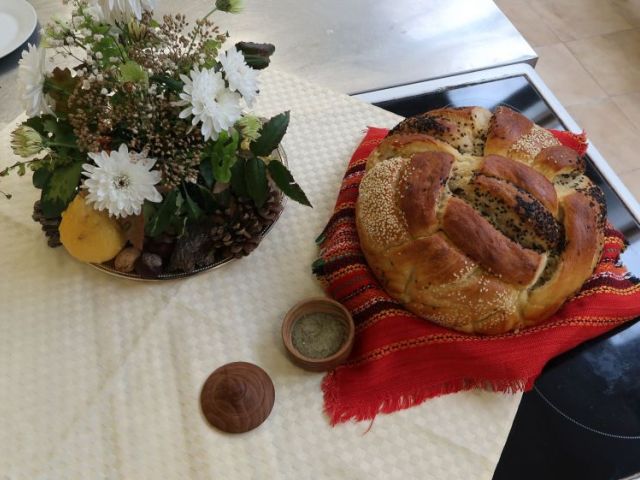 В очакване на Никулден с Дора Куршумова  и учениците на ПГХТ „Акад. Н. Неделчев“