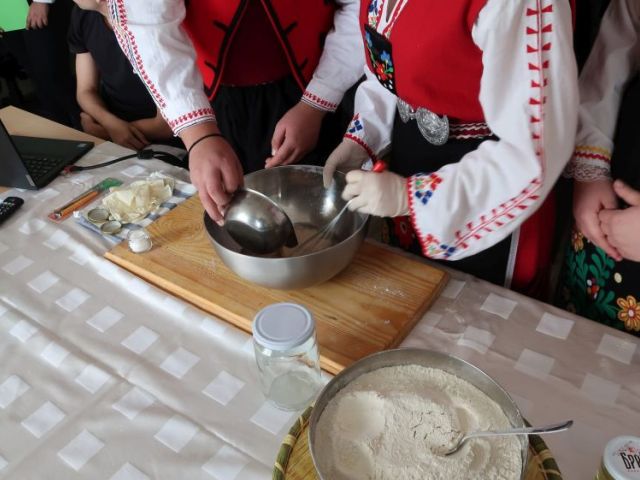 ПЪТЯТ НА ХЛЯБА - ЕДНО ПЪТЕШЕСТВИЕ С IХБ КЛАС В ХЛЕБОЗАВОД „ДЕМЕА “