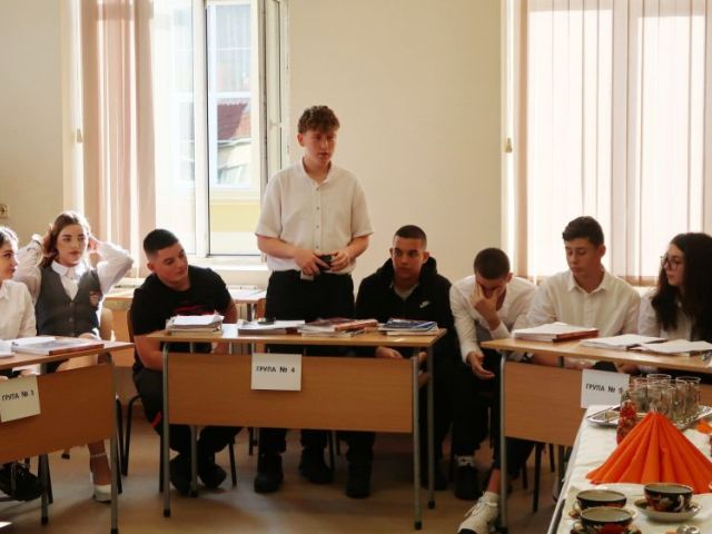 "НА ЧАША РУСКИ ЧАЙ С ПУШКИН" - интердисциплинарен урок - БЕЛ + РЕ + УП: Кетъринг с IX "в" клас