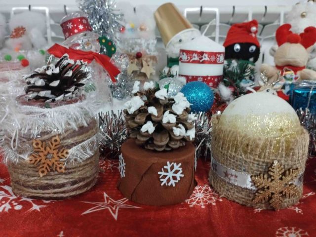 На 06.12.2024 г., Никулден, в Професионална гимназия по хотелиерство и туризъм „Академик Неделчо Неделчев“-Сливен грейнаха коледните светлини!