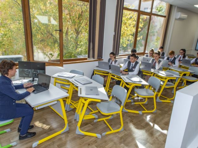 Официален старт на ново изграден STEM център в Професионална гимназия по хотелиерство и туризъм „Академик Неделчо Неделчев“