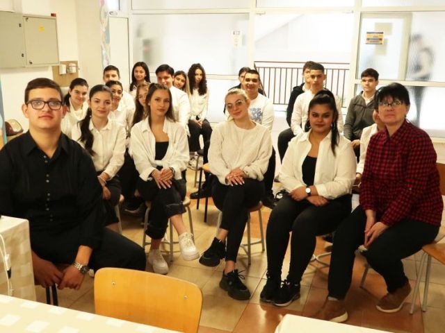 Празник на виното в ПГХТ „Академик Неделчо Неделчев“ – урок организиран по дейност 7 „Подобряване на трансверсалните и ключовите компетентности по професионална подготовка на учениците“ от проект „Модернизиране на професионалното образование и обучение“ BG05SFPR001-3.001-0001