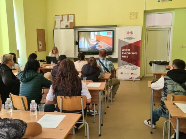 Представители на Асоциацията на месопреработвателите в България с впечатляваща презентация в ПГХТ „Акад. Неделчо Неделчев” [23.09.2022]