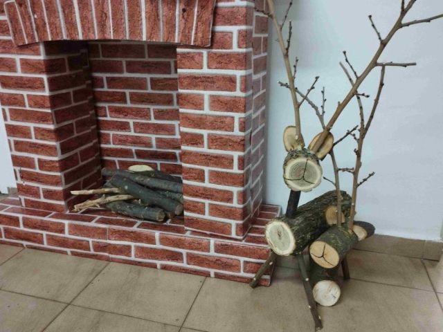 На 06.12.2024 г., Никулден, в Професионална гимназия по хотелиерство и туризъм „Академик Неделчо Неделчев“-Сливен грейнаха коледните светлини! [07.12.2024]