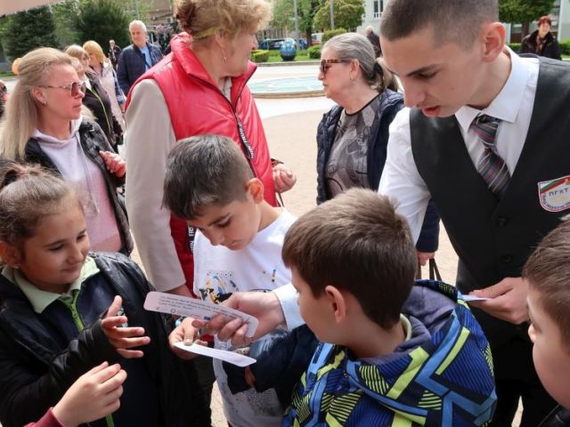 Посрещаме Велики четвъртък с общоградско боядисване на великденски яйца в Сливен [17.04.2025]