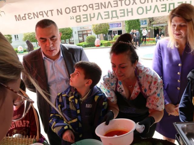 Посрещаме Велики четвъртък с общоградско боядисване на великденски яйца в Сливен [17.04.2025]