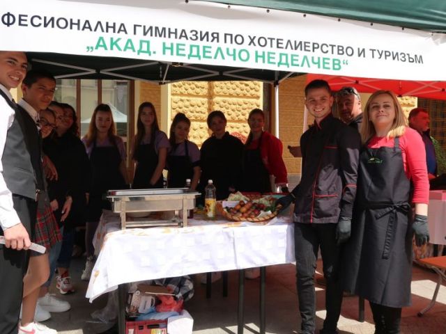 Посрещаме Велики четвъртък с общоградско боядисване на великденски яйца в Сливен [17.04.2025]