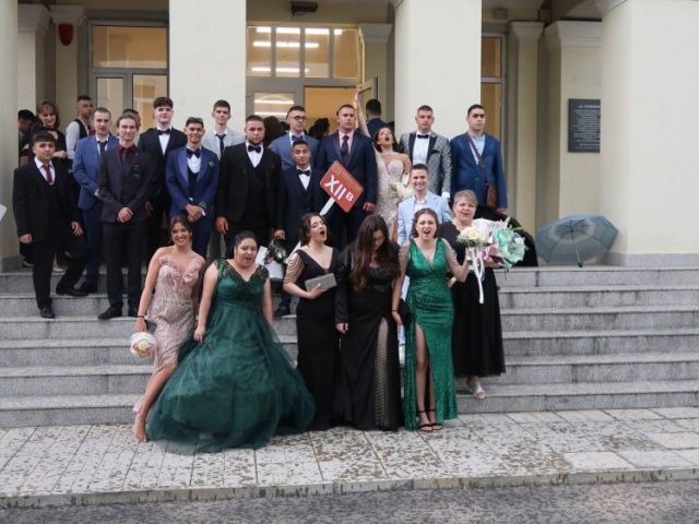 Поздравления на нашите завършващи дванадесетокласници! [24.05.2025]