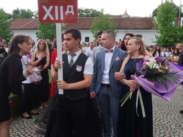 Поздравления на нашите завършващи дванадесетокласници! [24.05.2025]