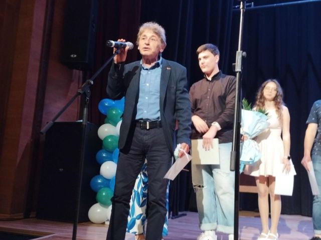 Поздравления на нашите завършващи дванадесетокласници! [24.05.2025]