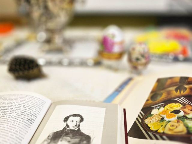 "НА ЧАША РУСКИ ЧАЙ С ПУШКИН" - интердисциплинарен урок - БЕЛ + РЕ + УП: Кетъринг с IX "в" клас