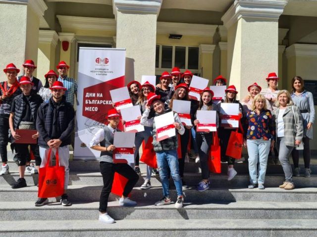 Представители на Асоциацията на месопреработвателите в България с впечатляваща презентация в ПГХТ „Акад. Неделчо Неделчев”
