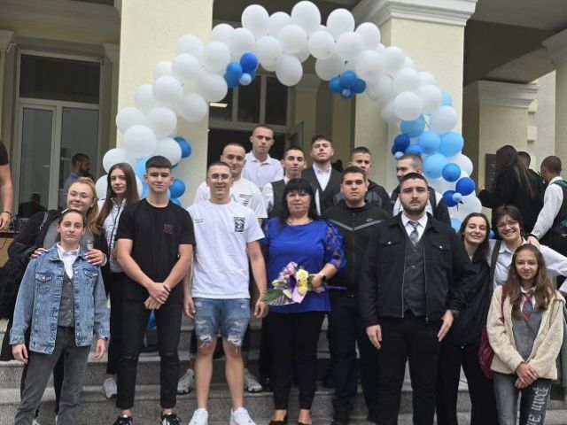 Да е успешна, вълнуваща и вдъхновена новата учебна година!