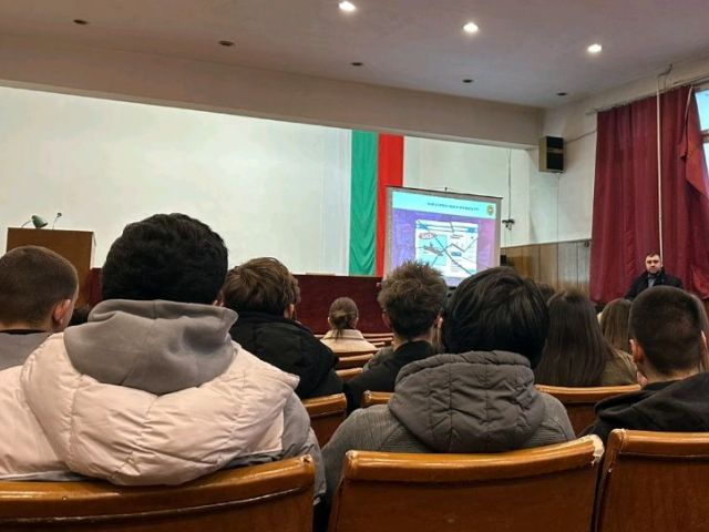 Ученици от ПГХТ взеха участие в Национална програма „Предпазване на младите хора от престъпления“