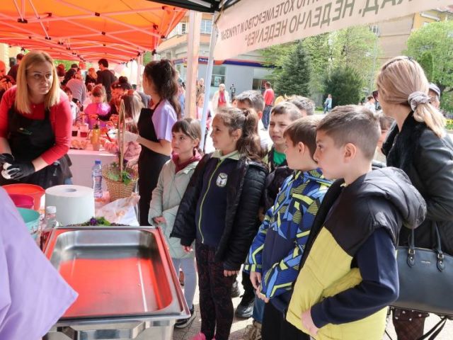 Посрещаме Велики четвъртък с общоградско боядисване на великденски яйца в Сливен