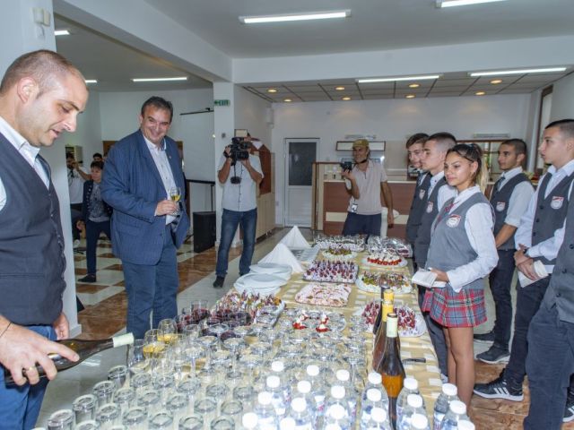 Официален старт на ново изграден STEM център в Професионална гимназия по хотелиерство и туризъм „Академик Неделчо Неделчев“