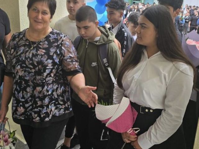 Да е успешна, вълнуваща и вдъхновена новата учебна година!